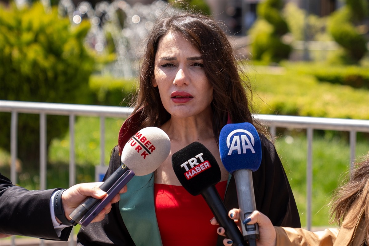 Ankara'nın Keçiören ilçesinde okula giderken sahipsiz köpeklerin saldırdığı Tunahan Yılmaz'ın ağır...