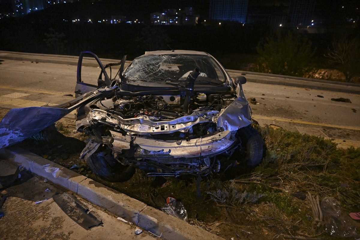 Ankara'nın Mamak ilçesindeki trafik kazasında 6 kişi yaralandı.