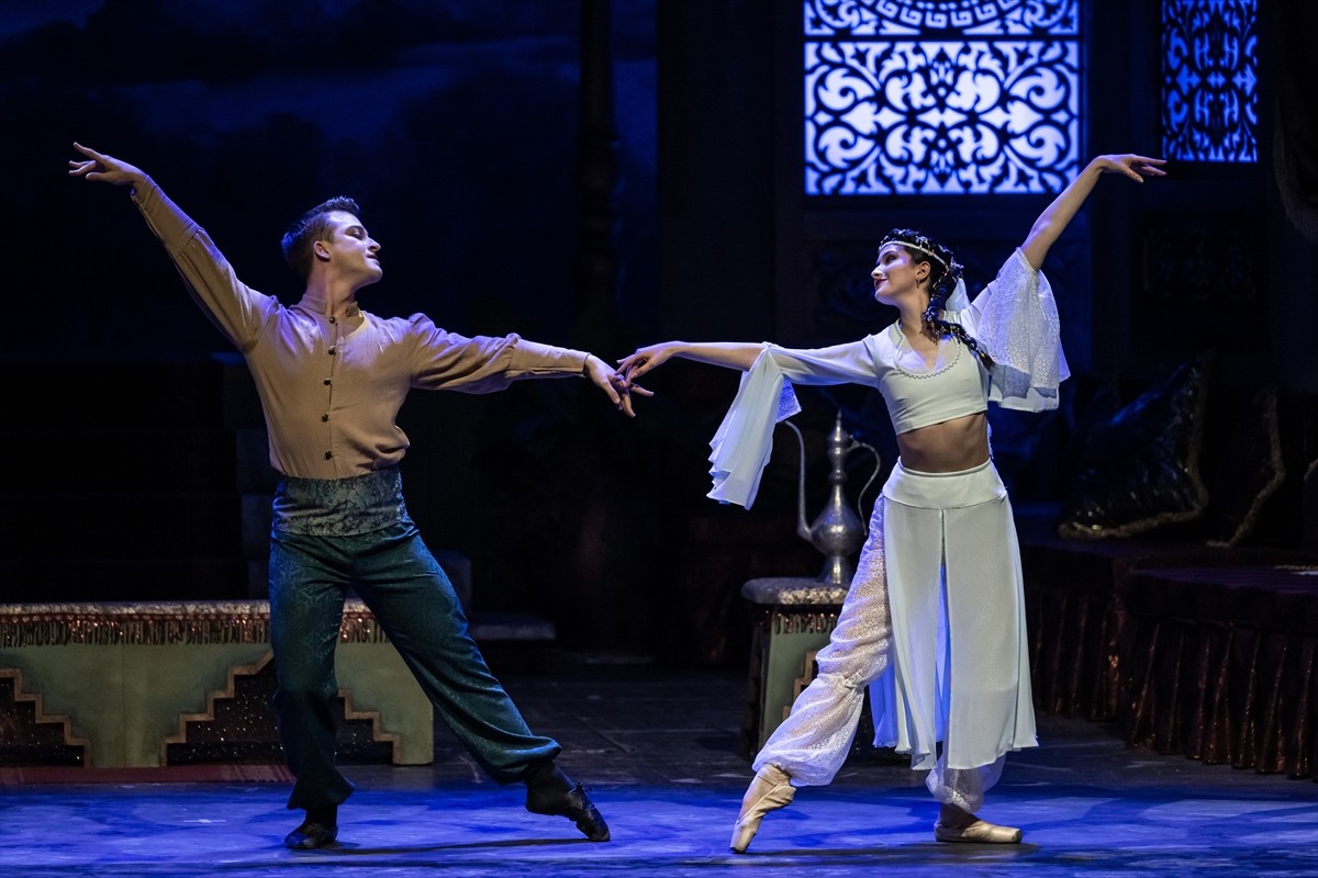 Ankara Devlet Opera ve Balesi (ADOB), librettosunu Cumhuriyet'in ilk kuşak sanatçılarından Ekrem...