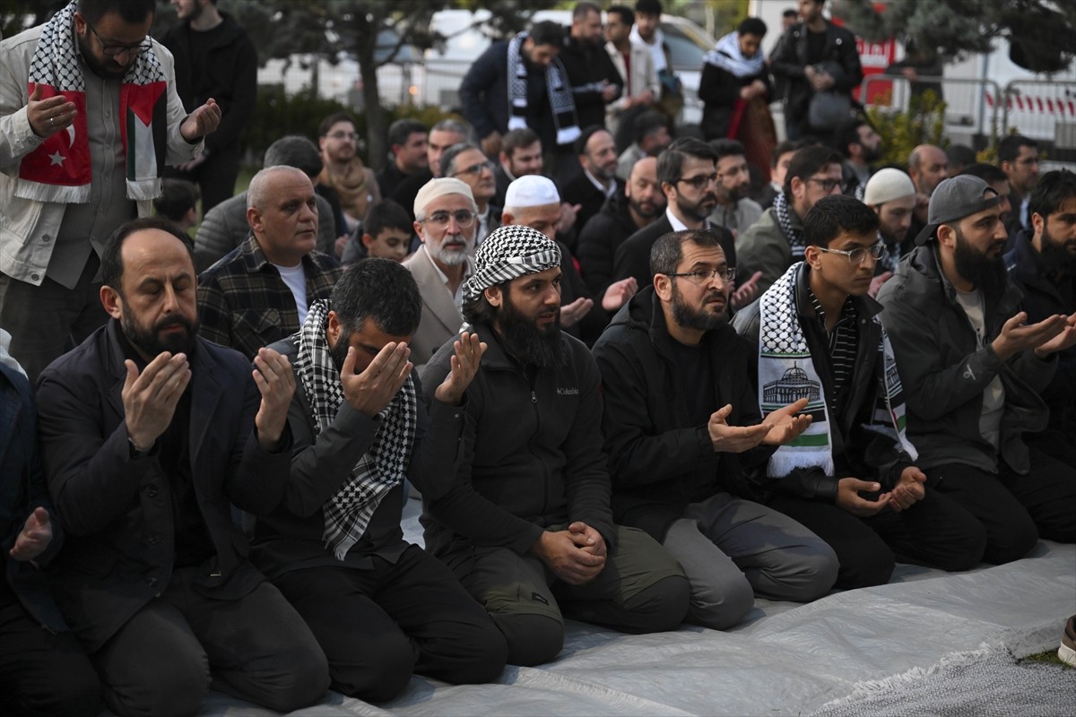Ankara Filistin Dayanışma Platformu (ANFİDAP) üyelerince, "Soykırımın suçlusu ABD'ye lanet ve...