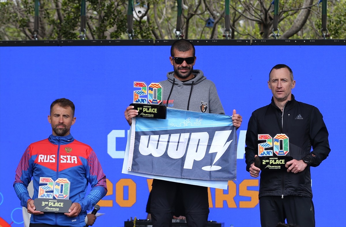 Antalya'da 65 ülkeden 1800'ü yabancı yaklaşık 10 bin sporcunun katılımıyla düzenlenen 20....