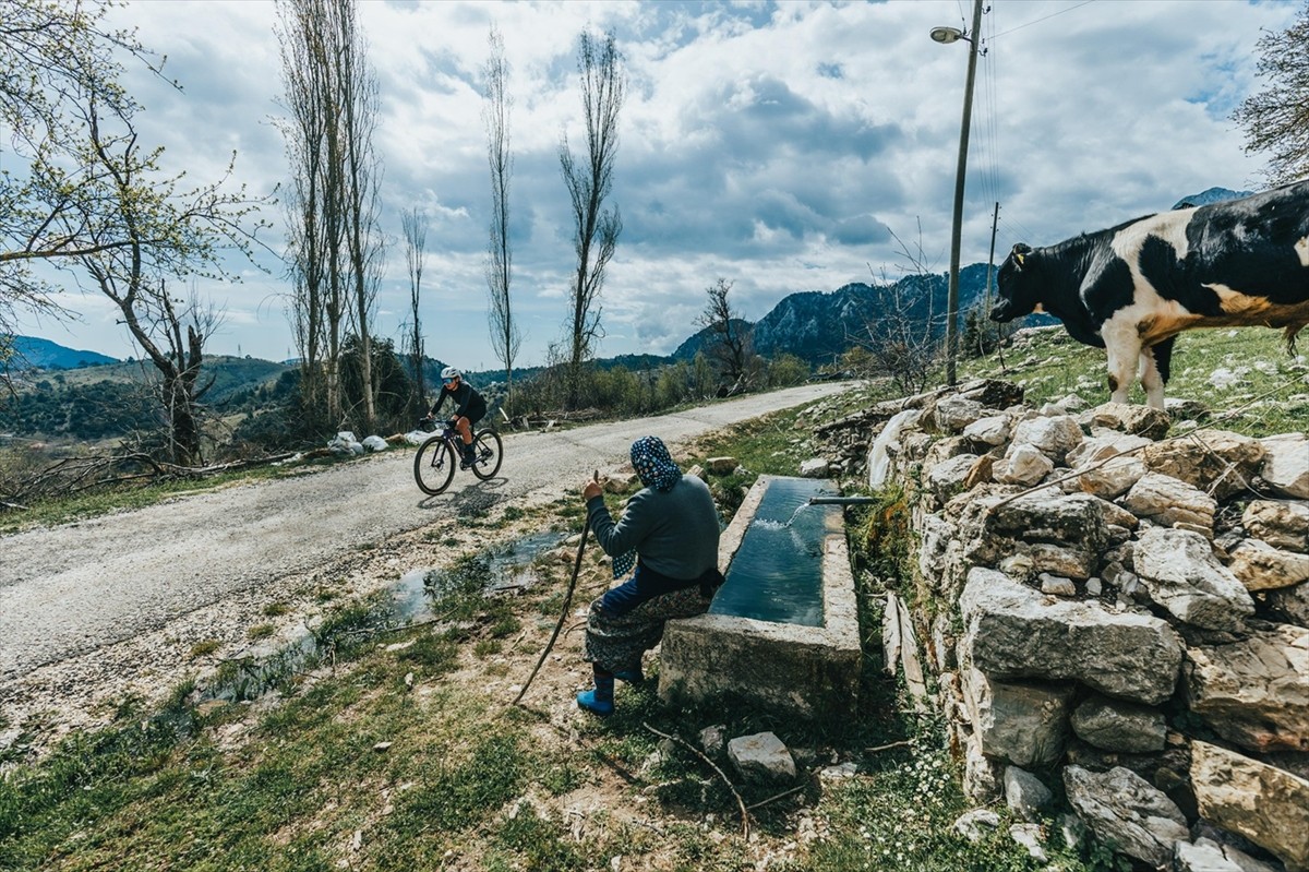 Antalya'da bu yıl üçüncüsü düzenlenen Trans Taurus Dağ Bisikleti Etap Yarışları'nın ikinci günü...