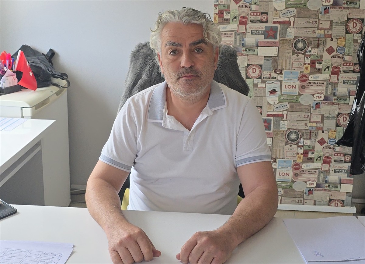 Antalya'da üç yıl önce sahipsiz köpeklerden kaçarken kamyonun altında kalarak 10 yaşında hayatını...