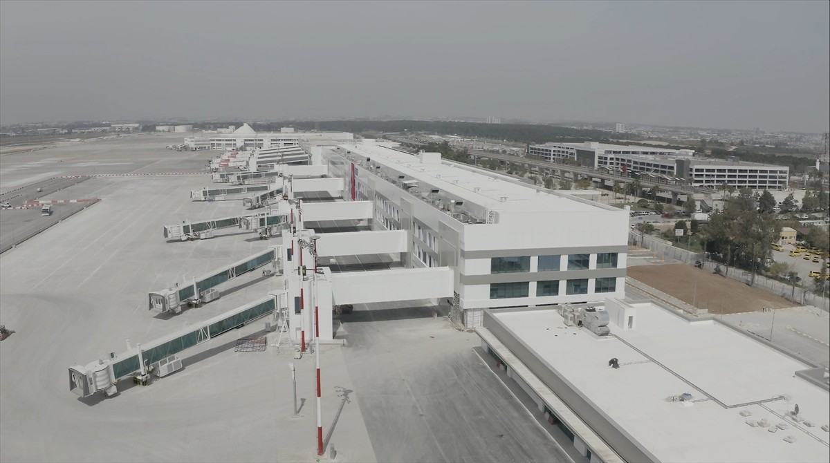 Antalya Havalimanı yeni terminal binalarının 12 Nisan 2025'te açılmasıyla yıllık yolcu...