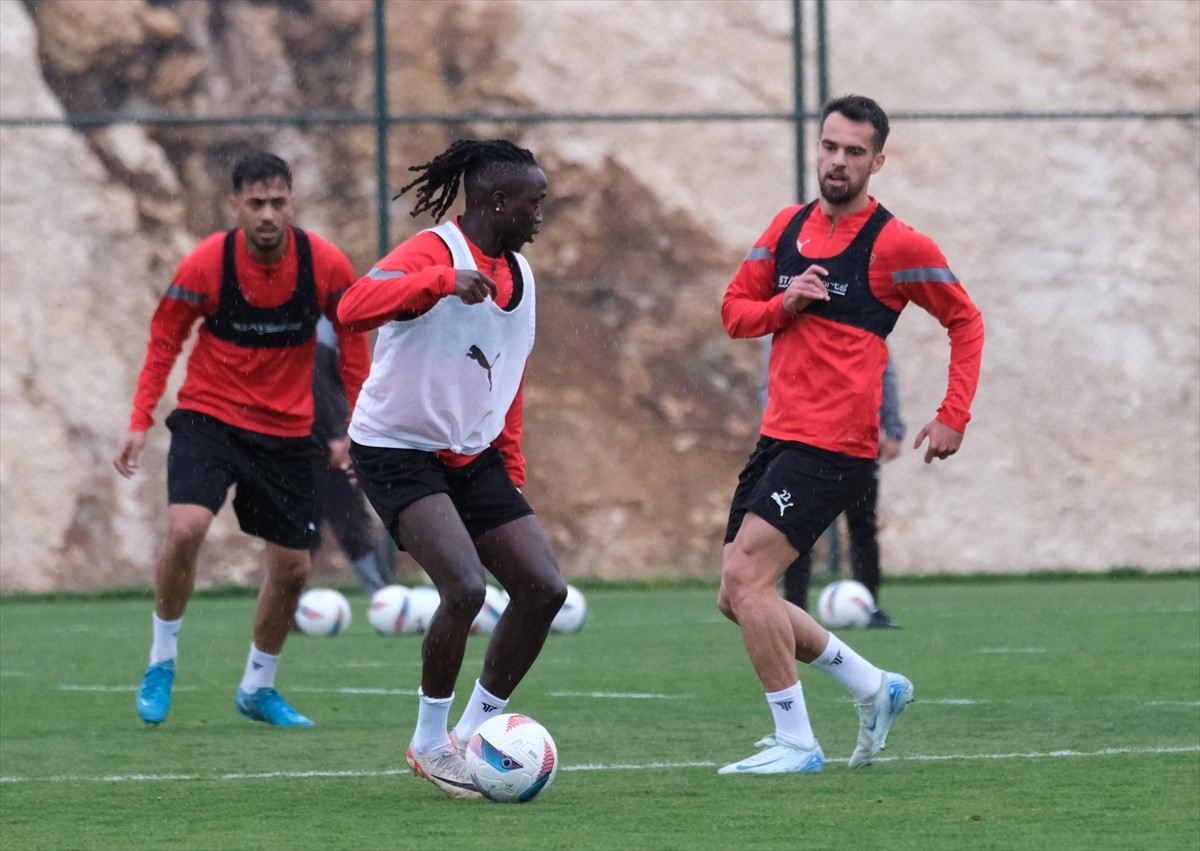 Atakaş Hatayspor, Trendyol Süper Lig'in 30. haftasında sahasında ikas Eyüpspor ile oynayacağı...