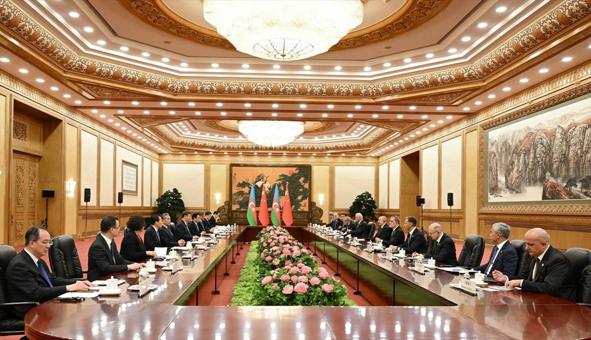 Azerbaycan Cumhurbaşkanı İlham Aliyev, resmi temaslarda bulunmak için geldiği Çin'de, Çin Devlet...
