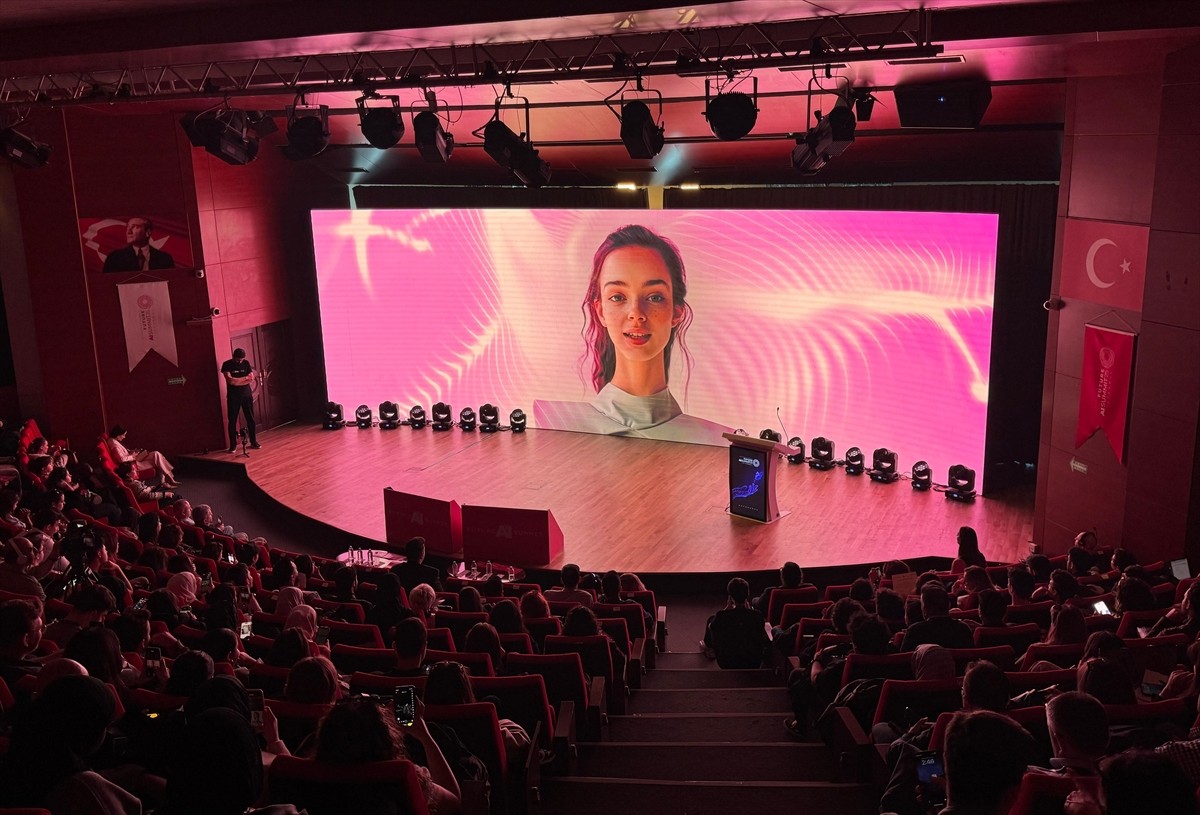 Bahçeşehir Üniversitesinin (BAU) ev sahipliğinde düzenlenen, konuşmacıları ve içerikleri yapay...