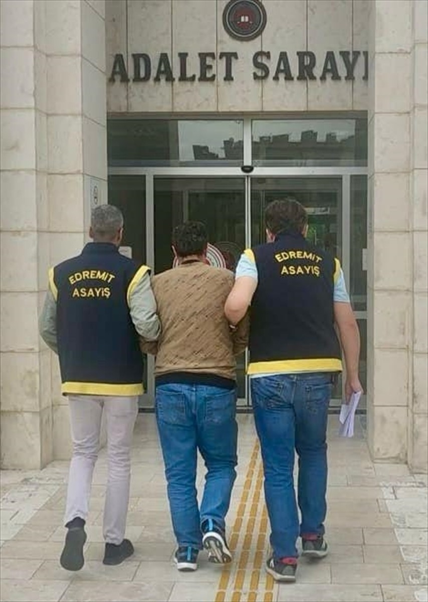 Balıkesir'in Edremit ilçesinde, hakkında 3 kez ağırlaştırılmış müebbet ile 77 yıl 6 ay kesinleşmiş...