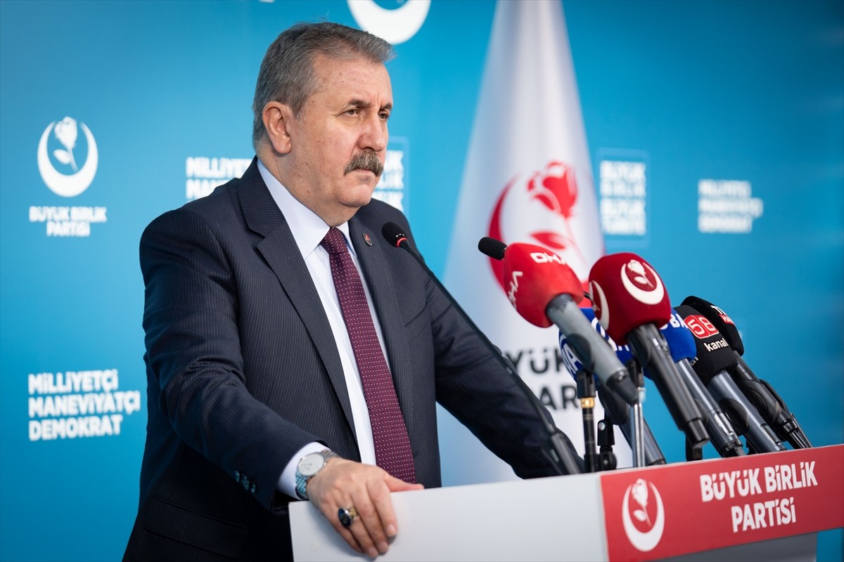 BBP Genel Başkanı Mustafa Destici,  partisinin genel merkezinde düzenlediği basın toplantısında...