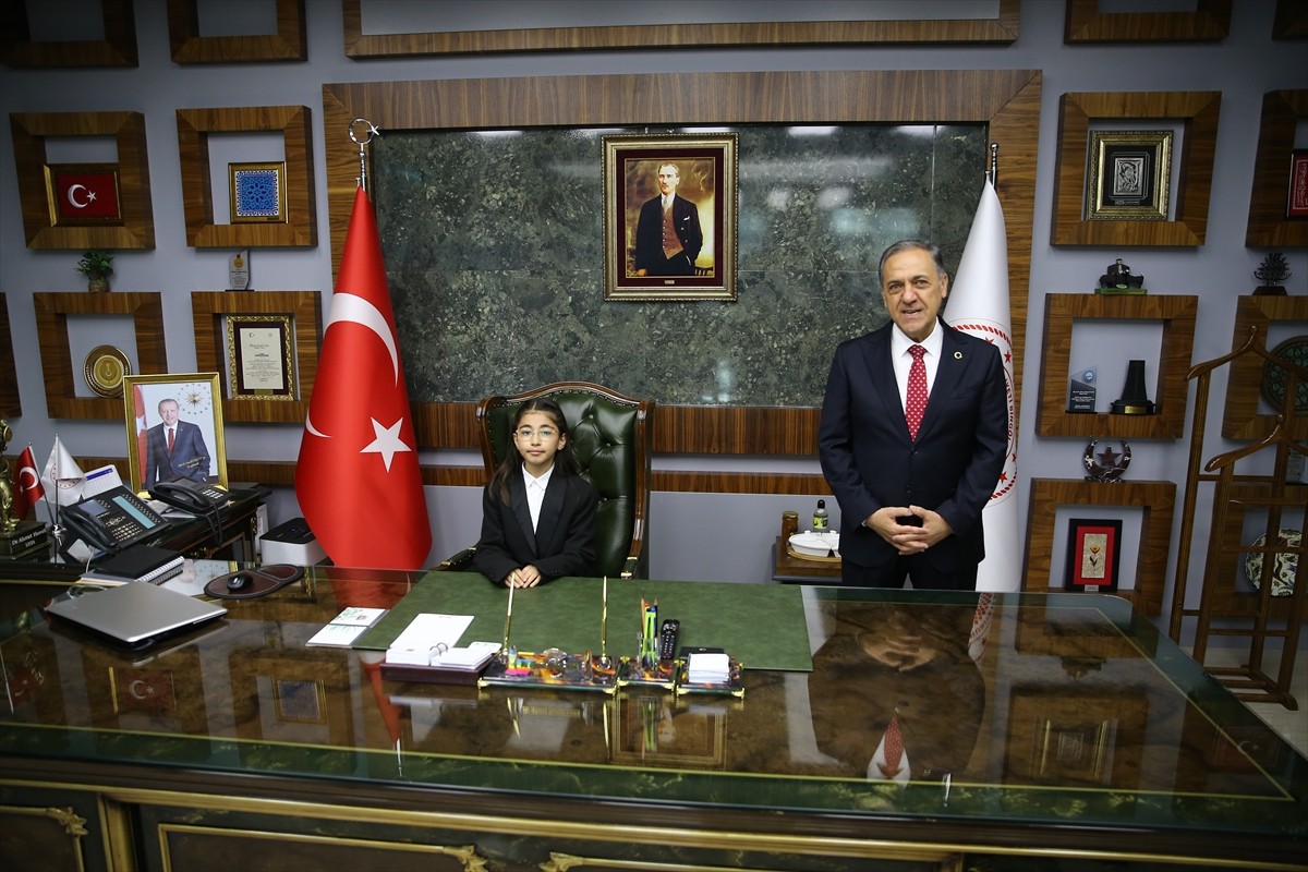 Bingöl Valisi Ahmet Hamdi Usta, 23 Nisan Ulusal Egemenlik ve Çocuk Bayramı dolayısıyla Mimar Sinan...