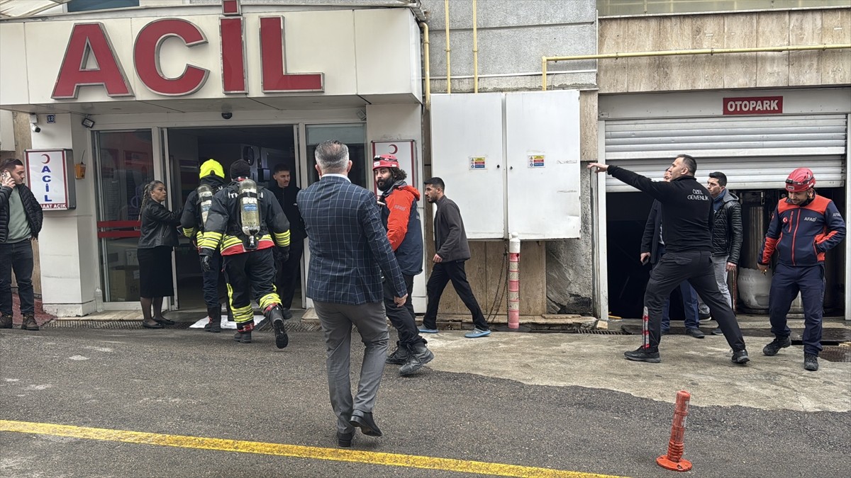 Bolu'da özel hastanede meydana gelen güç kaynağı patlaması sonucu çıkan yangın...