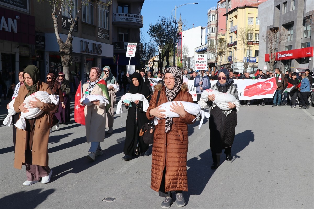 Burdur'da İsrail'in Gazze'ye yönelik saldırılarını protesto etmek için yürüyüş...