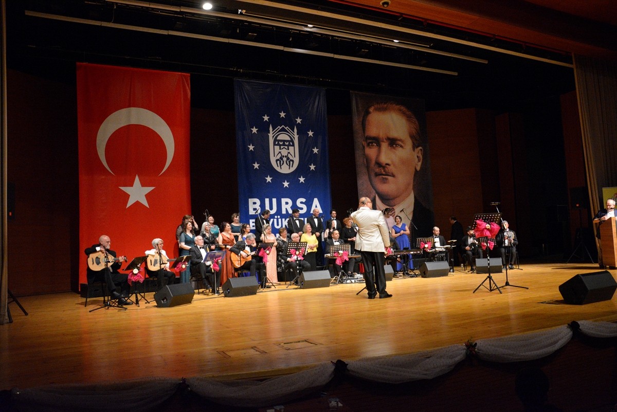 Bursa'da, Uludağ Sanat Derneği Müzeyyen Senar Türk Sanat Müziği Korosu ile Bursa Otizm Derneği...