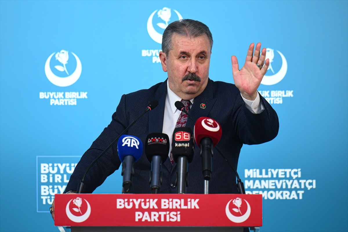 Büyük Birlik Partisi (BBP) Genel Başkanı Mustafa Destici, partisinin genel merkezinde düzenlediği...