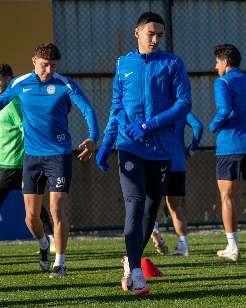 Çaykur Rizespor, Trendyol Süper Lig'in 31. haftasında deplasmanda Trabzonspor ile oynayacağı maçın...