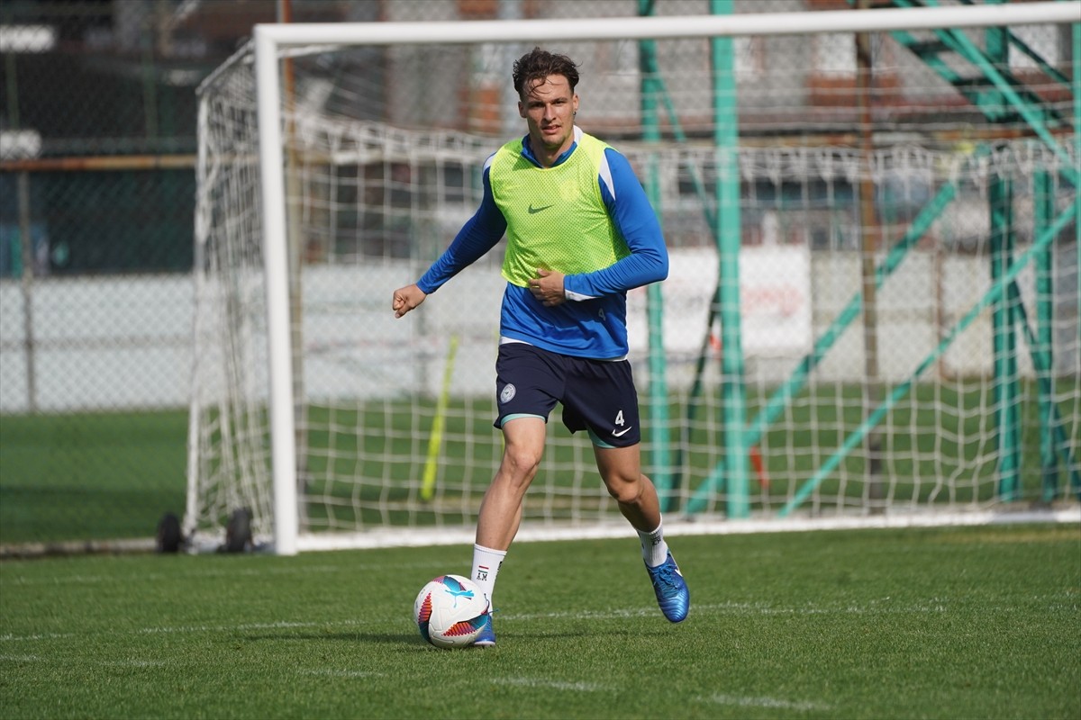 Çaykur Rizespor, Trendyol Süper Lig'in 33. haftasında deplasmanda Bellona Kayserispor ile...