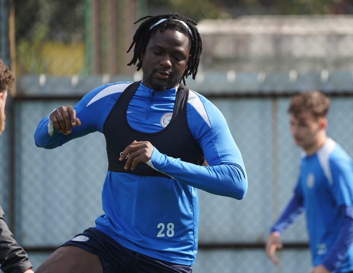 Çaykur Rizespor, Trendyol Süper Lig'in 33. haftasında deplasmanda Bellona Kayserispor ile...