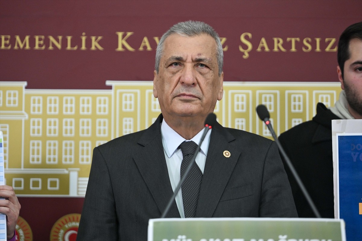 CHP Gaziantep Milletvekili Hasan Öztürkmen, TBMM'de basın toplantısı düzenledi.