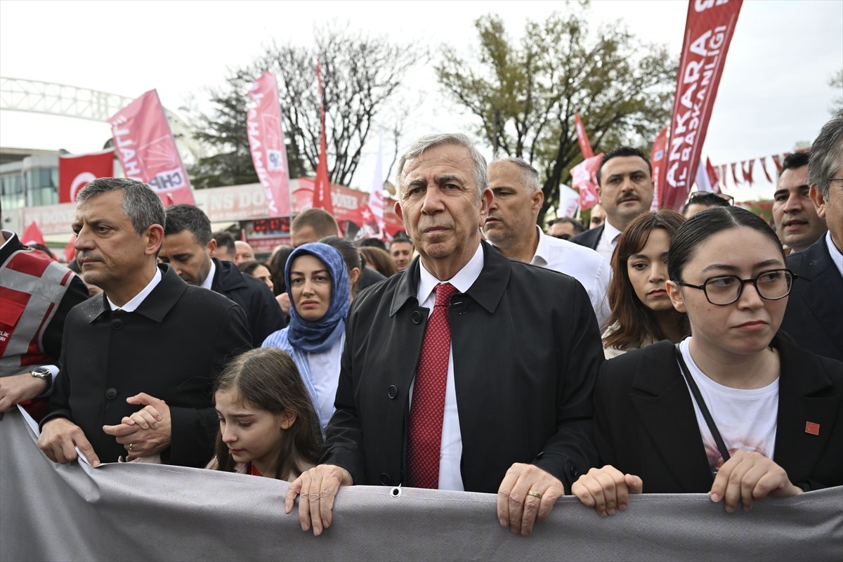 CHP Genel Başkanı Özgür Özel, 23 Nisan Ulusal Egemenlik ve Çocuk Bayramı dolayısıyla partililer ve...