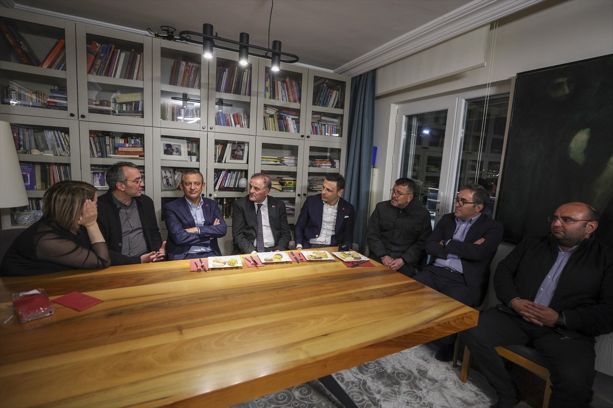 CHP Genel Başkanı Özgür Özel, İstanbul Büyükşehir Belediyesine (İBB) yönelik terör soruşturması...