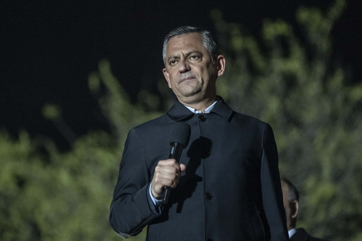 CHP Genel Başkanı Özgür Özel, İstanbul Büyükşehir Belediyesine (İBB) yönelik yolsuzluk ve terör...