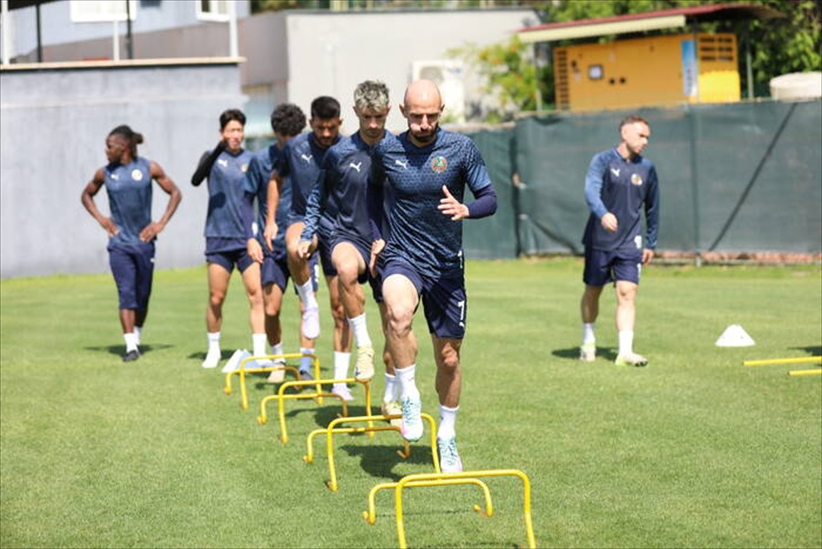 Corendon Alanyaspor, Trendyol Süper Lig'in 33. haftasında deplasmanda Trabzonspor ile oynayacağı...