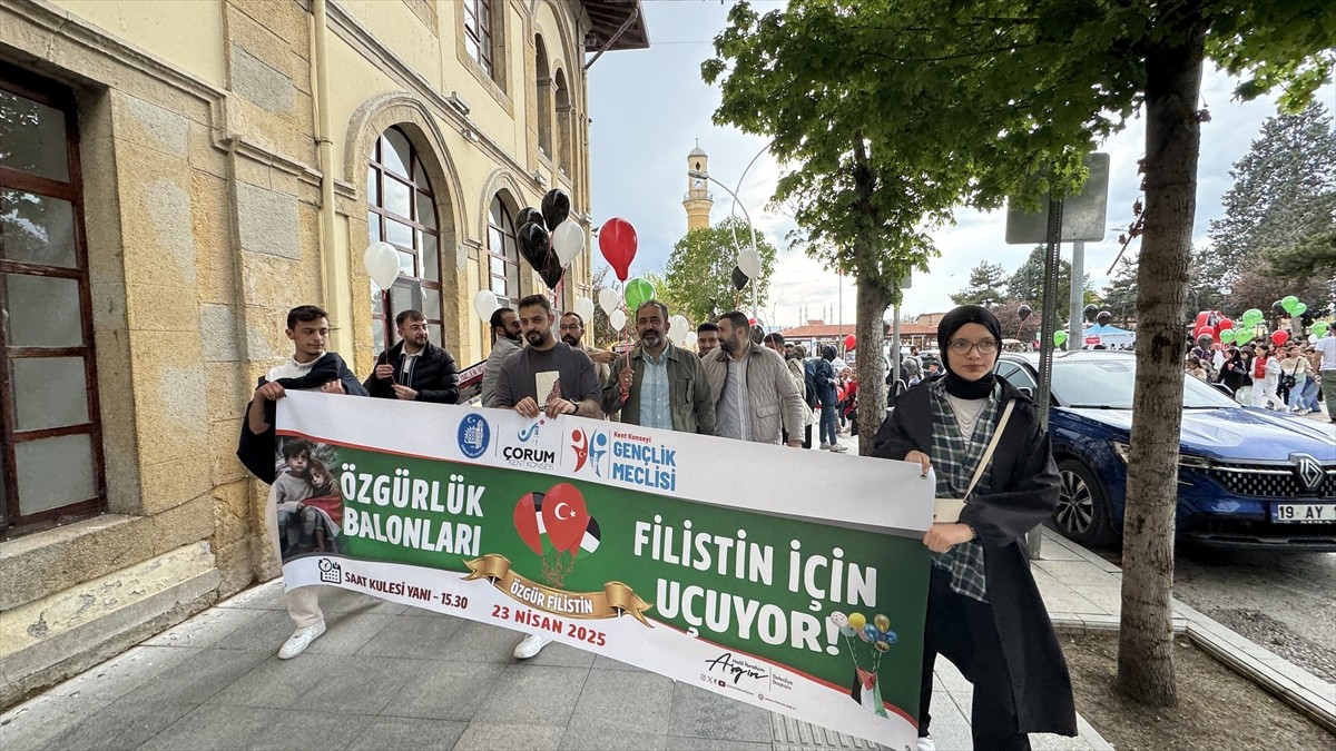 Çorum'da çocuklar, İsrail'in saldırıları altında bulunan Filistin'deki kardeşlerinin...