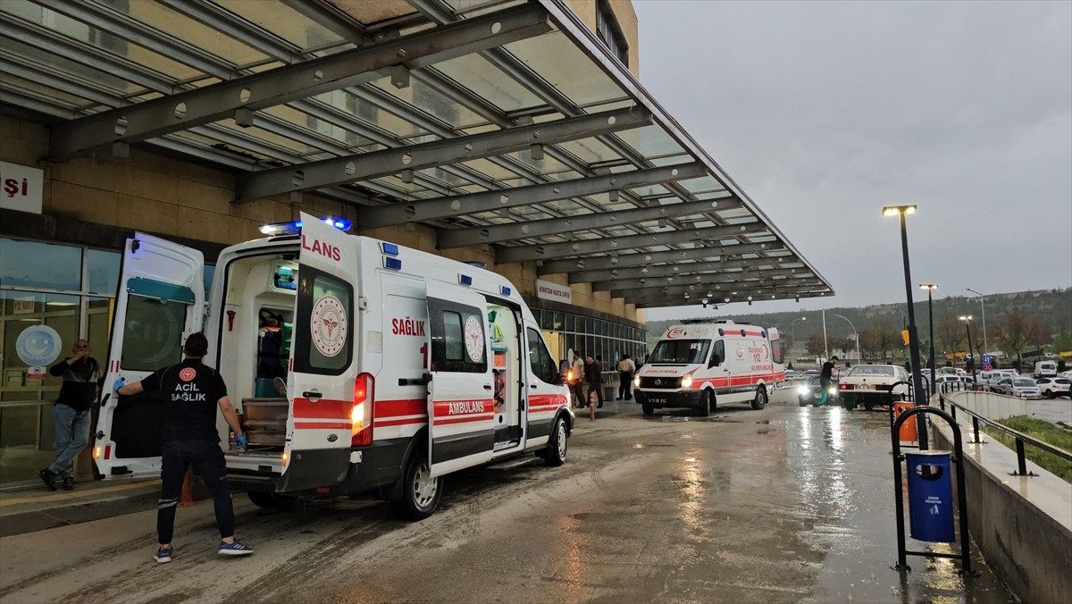 Çorum'da yurtta kalan 25 öğrenci gıda zehirlenmesi şüphesiyle hastaneye başvurdu.