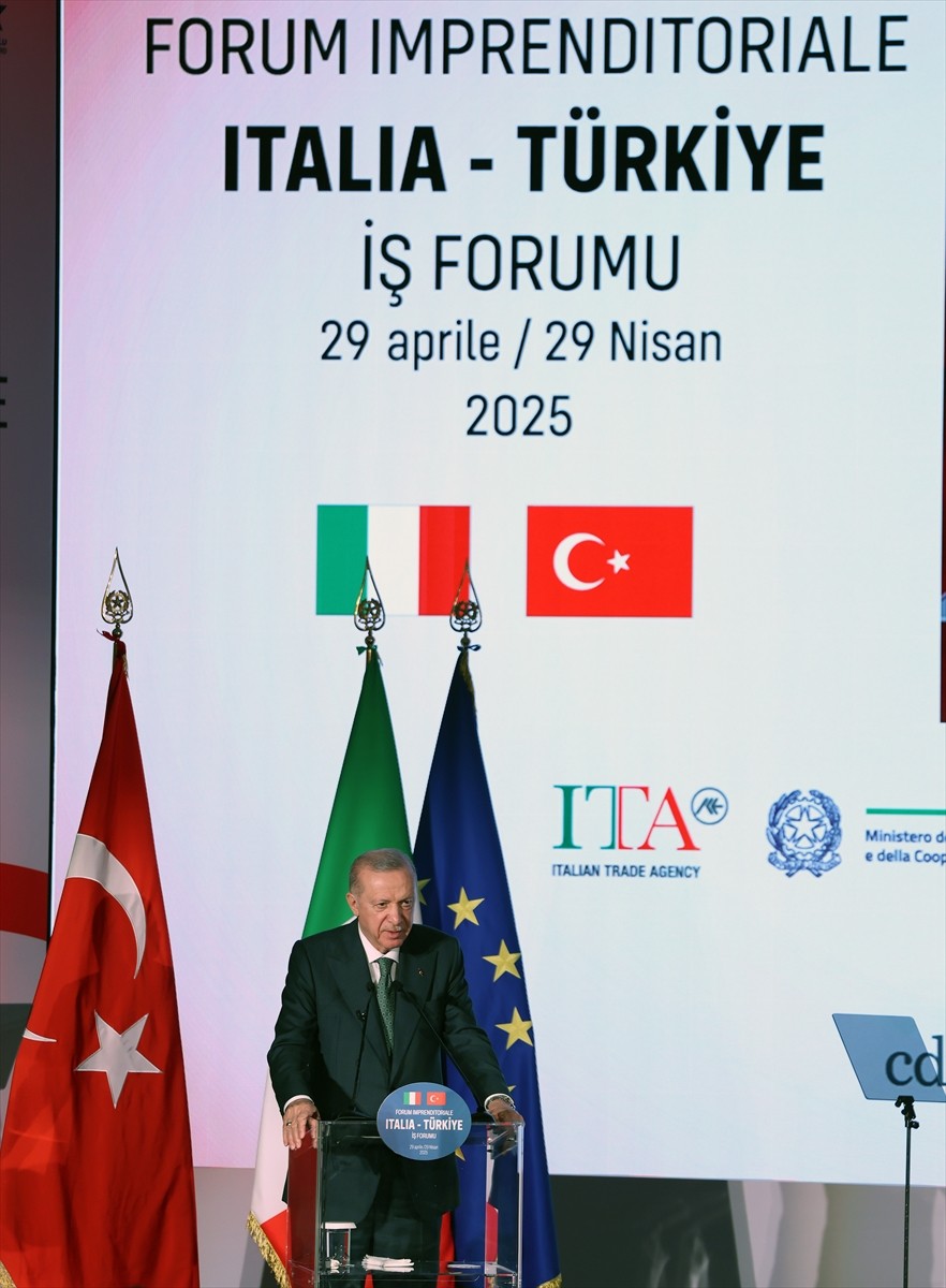 Cumhurbaşkanı Recep Tayyip Erdoğan, İtalya'nın başkenti Roma'da Türkiye-İtalya İş Forumu'na...