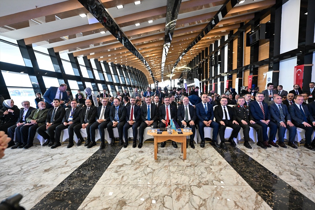 Cumhurbaşkanı Yardımcısı Cevdet Yılmaz, Atatürk Üniversitesi ev sahipliğinde Recep Tayyip Erdoğan...