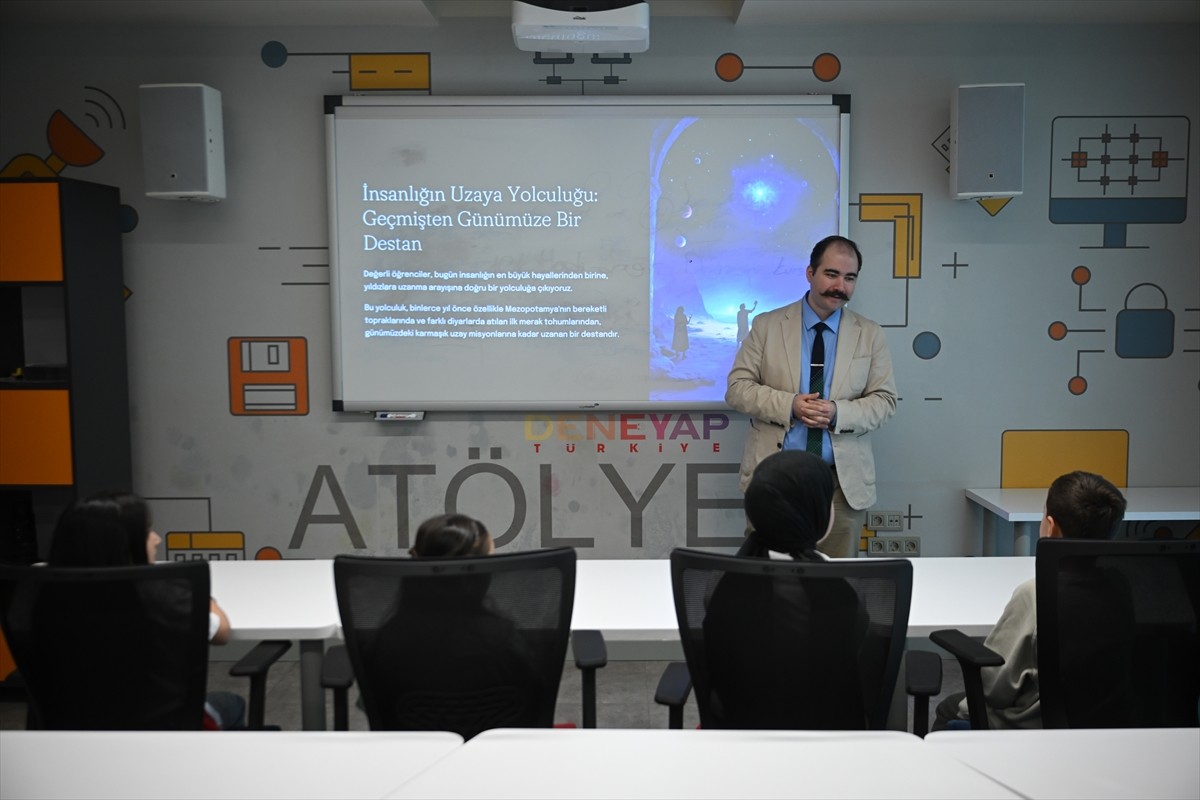 Cumhurbaşkanlığı Millet Kütüphanesi'nde çocuklara yönelik "Uzaya Nasıl Çıktık?" etkinliği yapıldı....