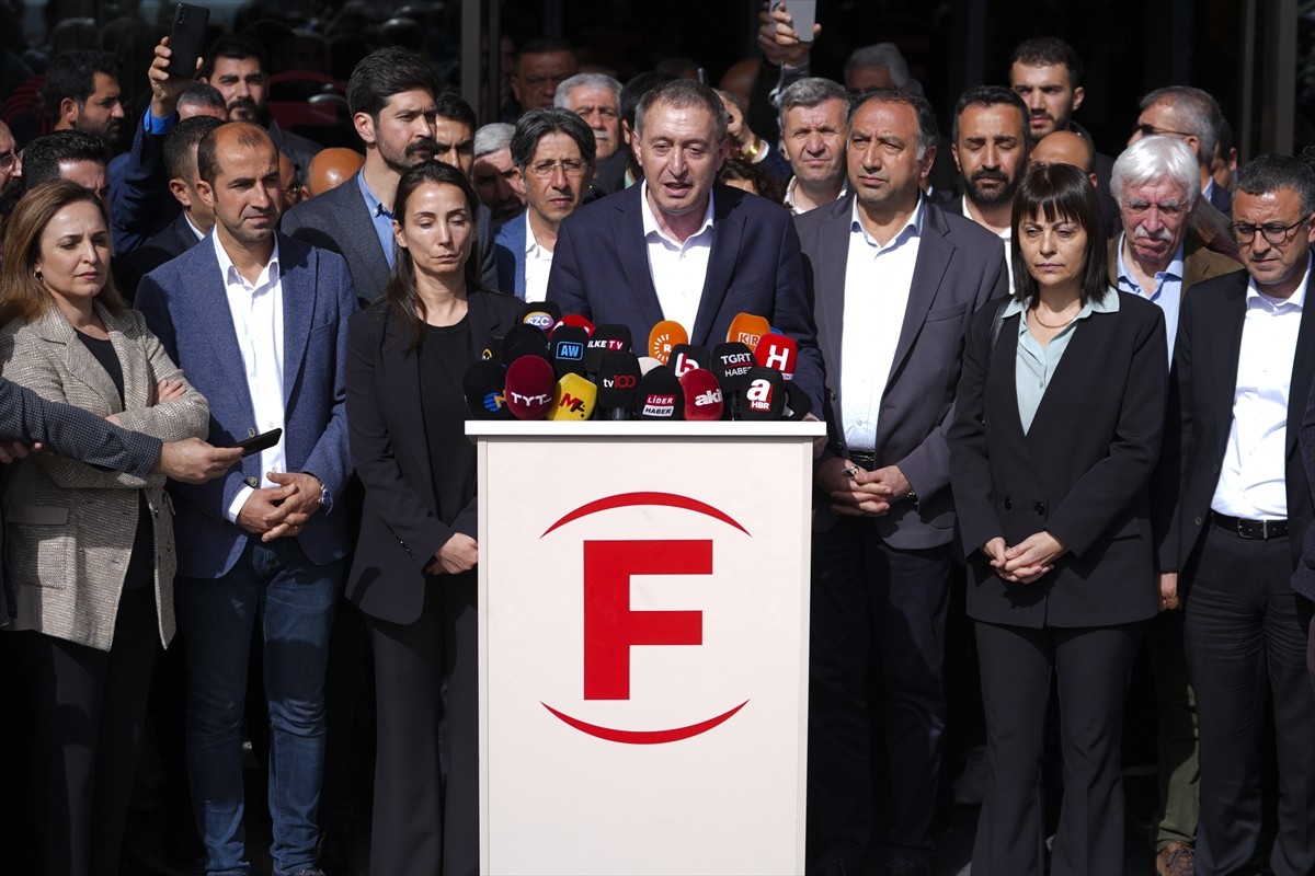 DEM Parti Eş Genel Başkanı Tuncer Bakırhan, TBMM Başkanvekili ve partilerinin İstanbul...