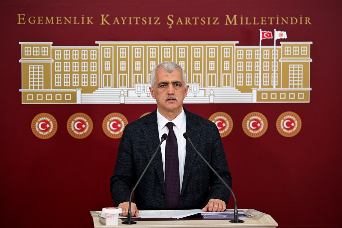 DEM Parti Kocaeli Milletvekili Ömer Faruk Gergerlioğlu, TBMM'de basın toplantısı düzenledi.