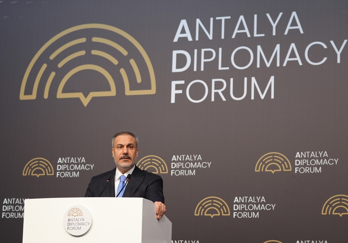 Dışişleri Bakanı Hakan Fidan, Anadolu Ajansının (AA) "Global İletişim Ortağı" olarak yer aldığı...