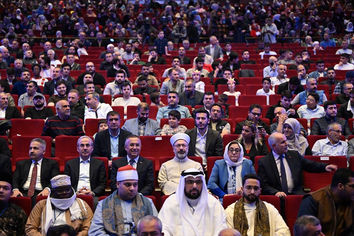 Diyanet İşleri Başkanı Ali Erbaş, u yıl 10'uncusu Gaziantep Şahinbey Kongre ve Kültür Merkezi'nde...