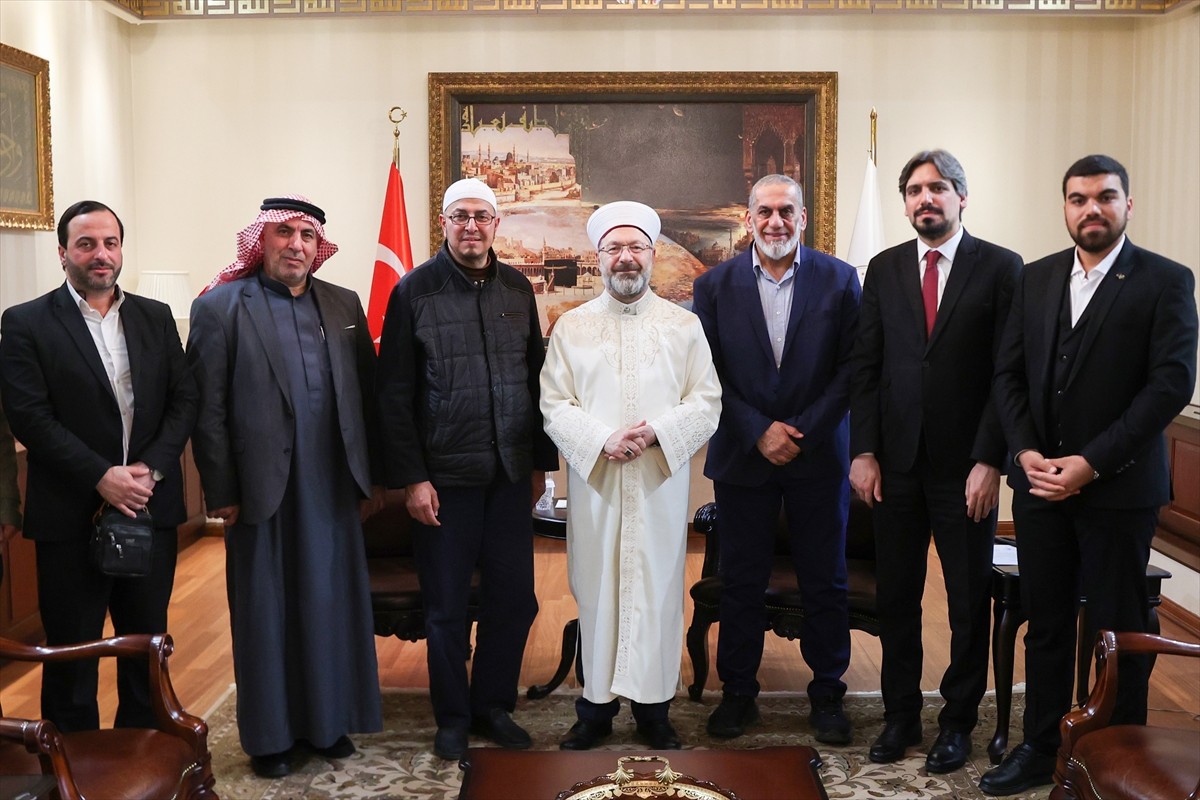 Diyanet İşleri Başkanı Prof. Dr. Ali Erbaş (ortada), Filistinli Alimler Heyeti Başkan Yardımcısı...