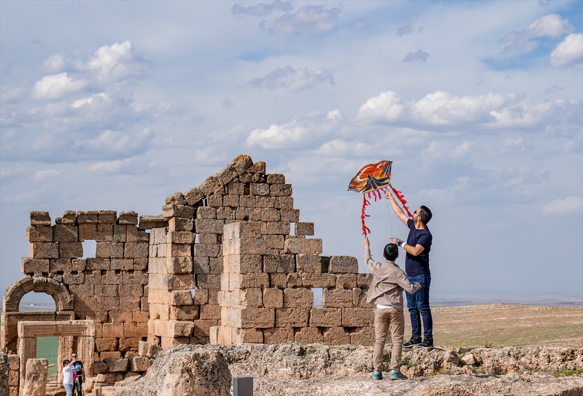 Diyarbakırlı çocuklar, 23 Nisan Ulusal Egemenlik ve Çocuk Bayramı etkinlikleri kapsamında Roma...