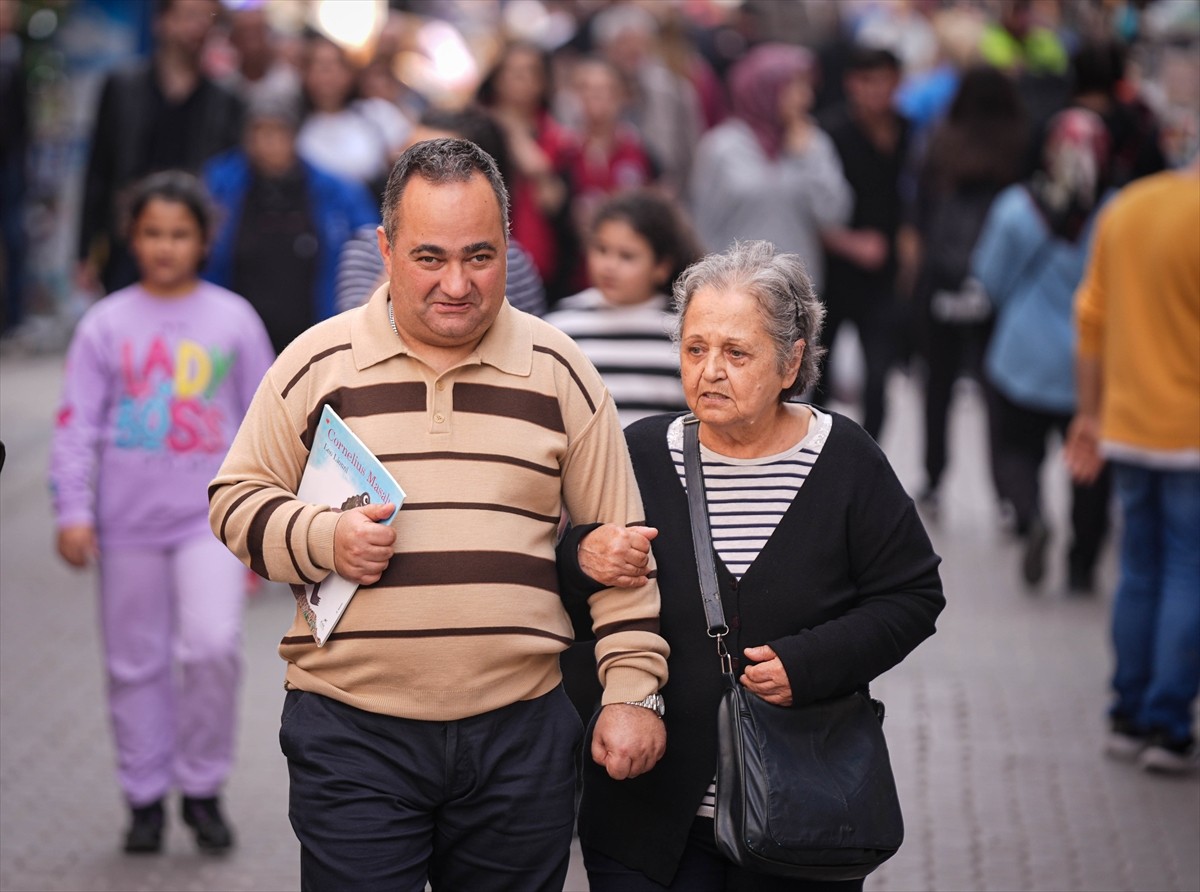 Doğumu sırasında oksijensiz kalması nedeniyle beyin hücrelerinde hasar oluşan 42 yaşındaki...