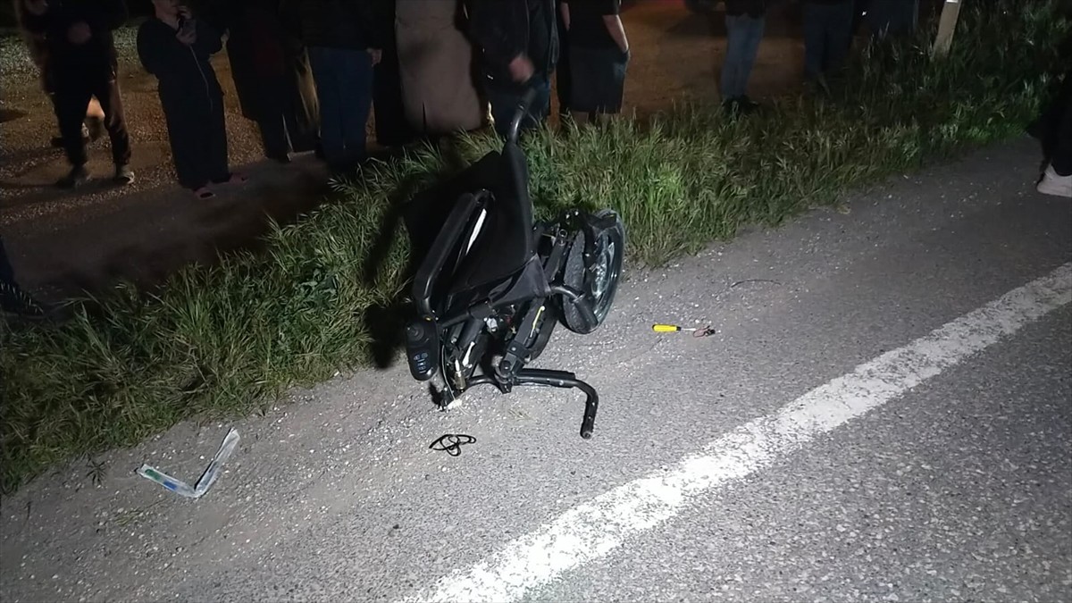 Düzce'de, akülü engelli aracıyla yolun karşısına geçmeye çalışan kişi, otomobilin çarpması sonucu...