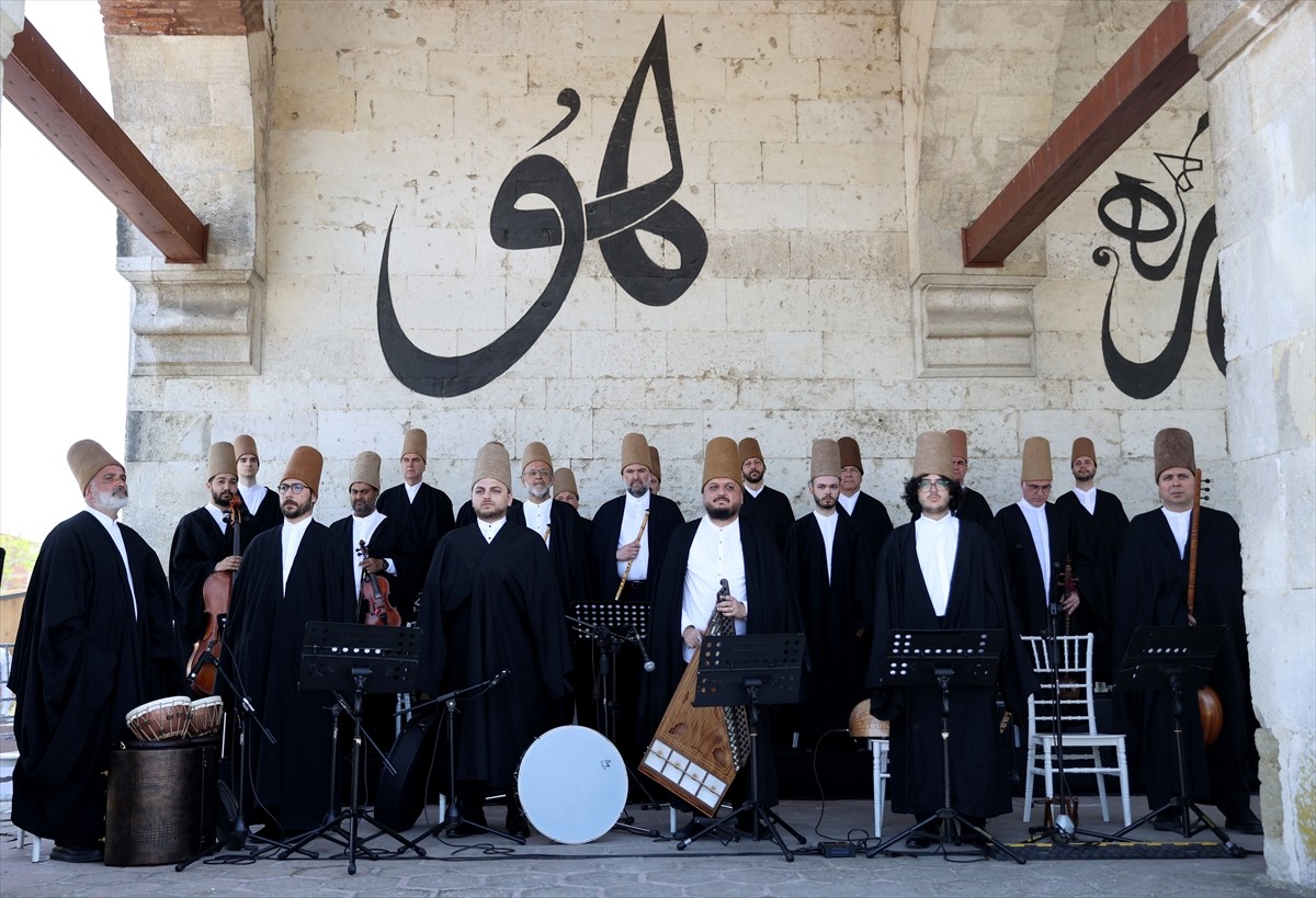 Edirne'de, 2. Murat döneminde yaptırılan Edirne Muradiye Mevlevihanesi'nin yeniden ihyası için...