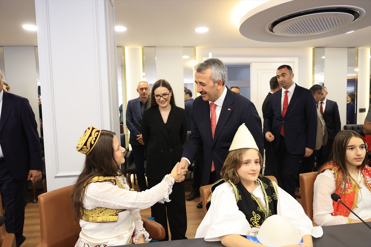 Edirne'de, 23 Nisan Ulusal Egemenlik ve Çocuk Bayramı kutlamaları kapsamında "Balkan Çocuk...