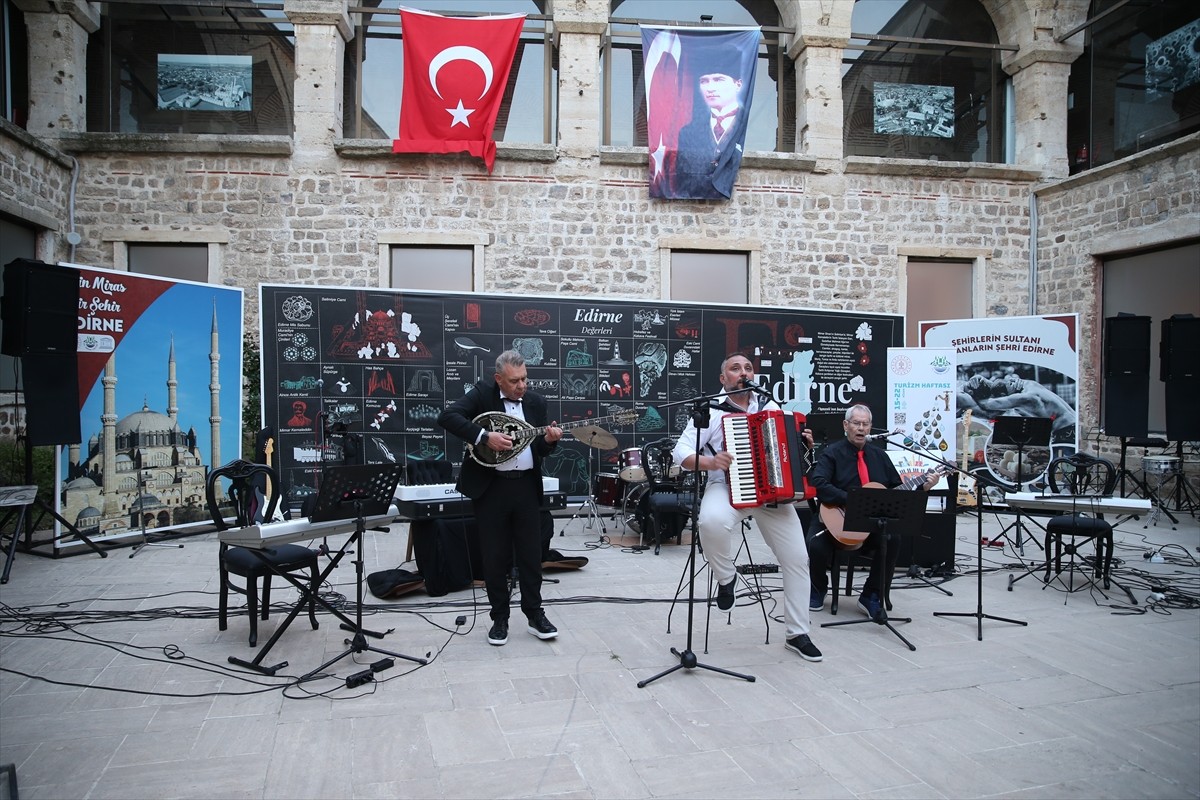 Edirne'de, Turizm Haftası etkinlikleri kapsamında İl Kültür ve Turizm Müdürlüğünce Deveci Han...