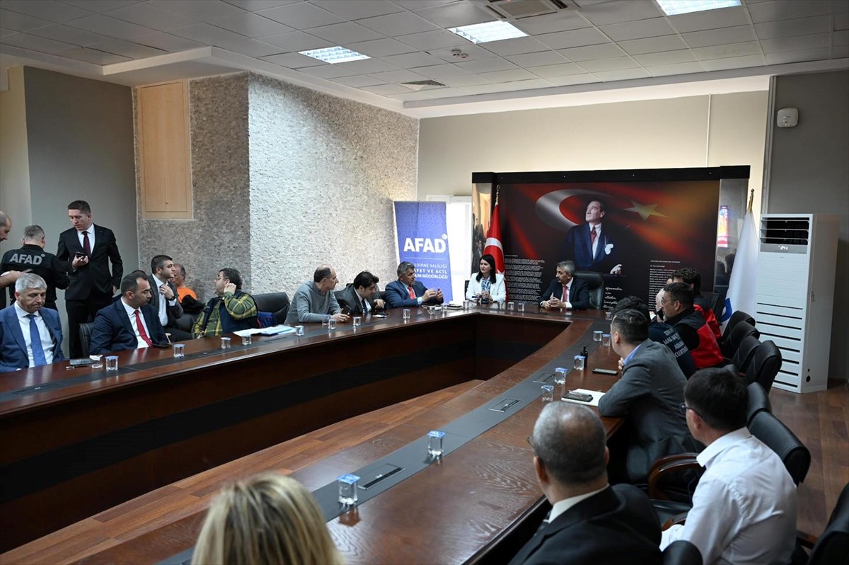 Edirne Valiliği, İstanbul'da meydana gelen 6,2 büyüklüğündeki depremin ardından kentte herhangi...