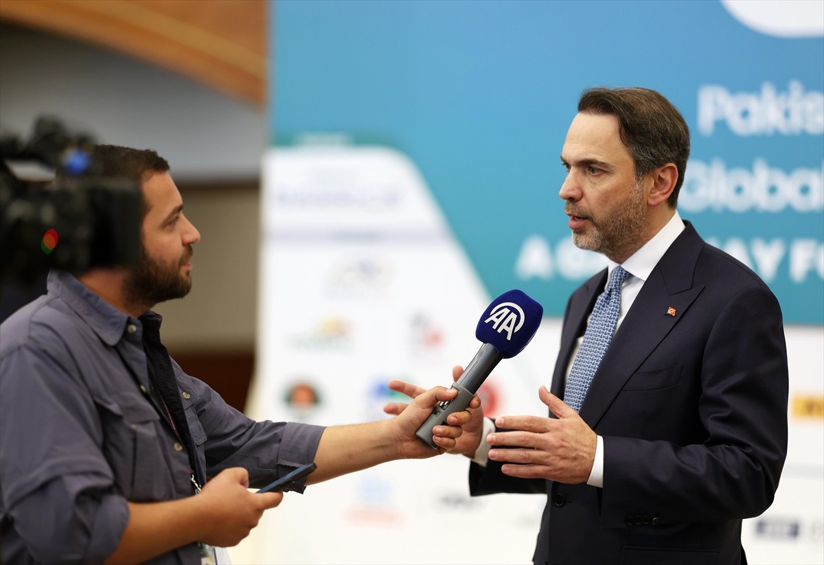 Enerji ve Tabii Kaynaklar Bakanı Alparslan Bayraktar, katıldığı Pakistan Madencilik Yatırım...