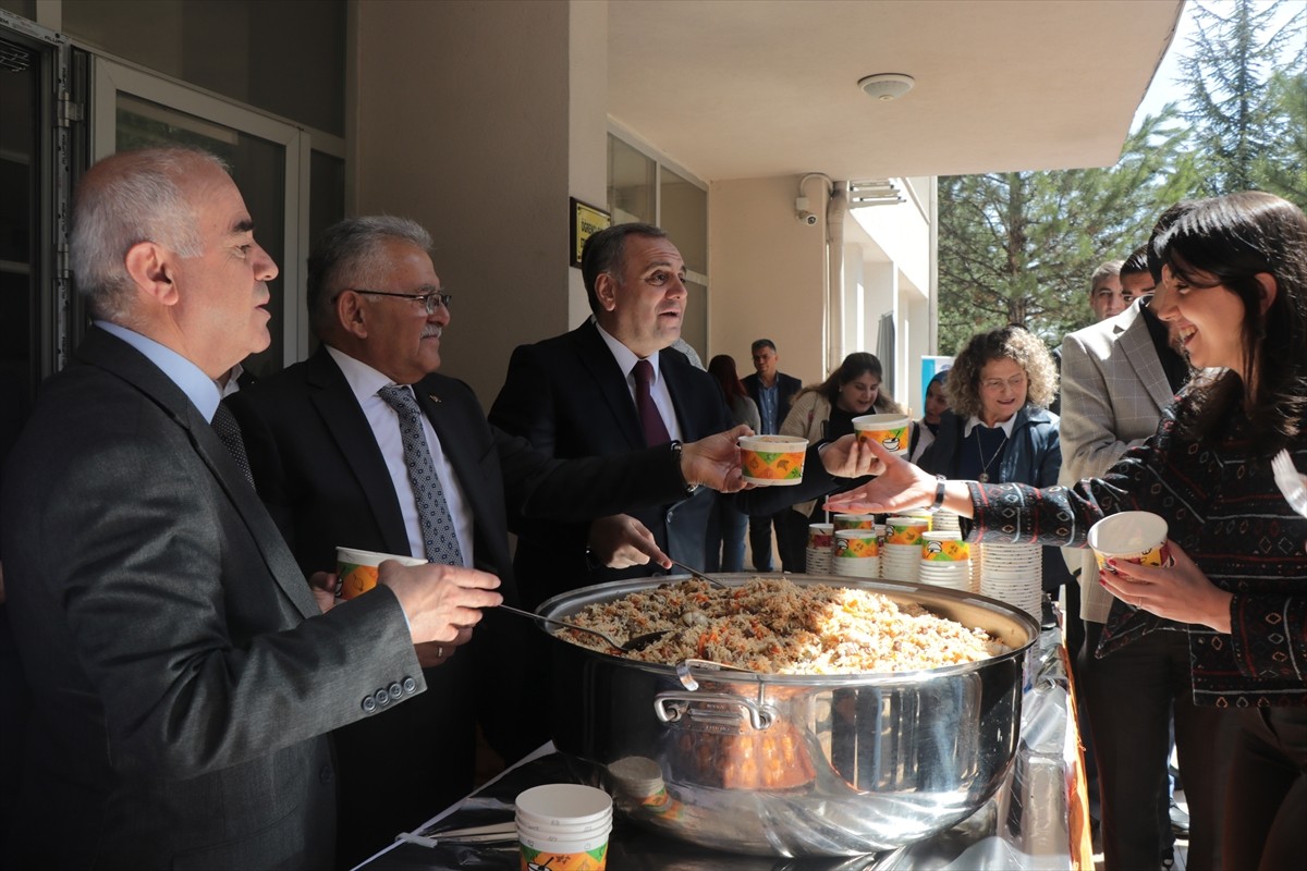 Erciyes Üniversitesince (ERÜ) Turizm Haftası dolayısıyla Turizm Fakültesi'nde etkinlik düzenlendi....