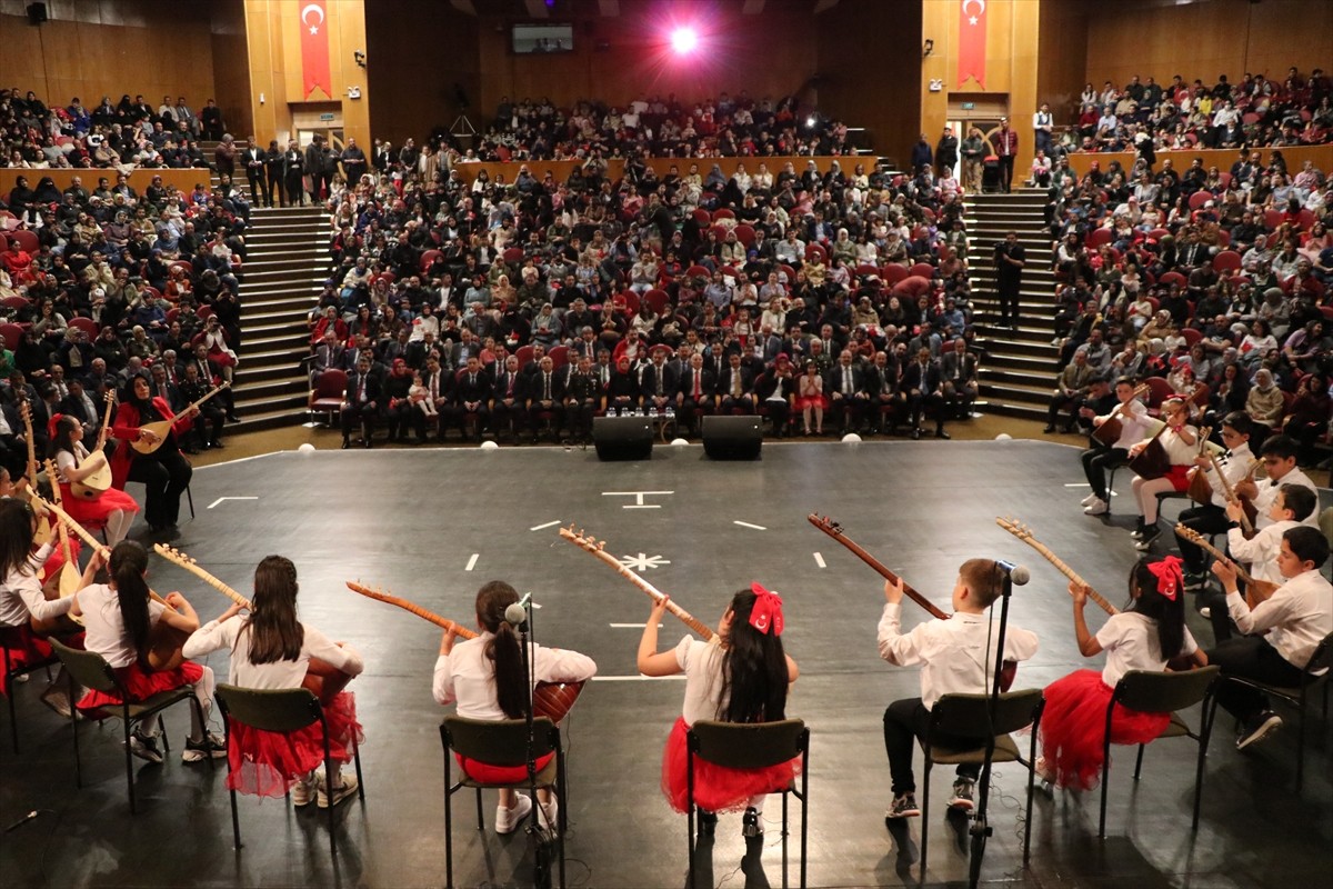 Erzurum'da, 23 Nisan Ulusal Egemenlik ve Çocuk Bayramı dolayısıyla Atatürk Üniversitesi 15 Temmuz...