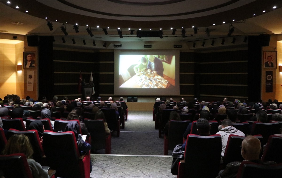 Erzurum'da aile içi bağların zayıflamasına neden olan dijital bağımlılığa dikkati çekmek amacıyla...