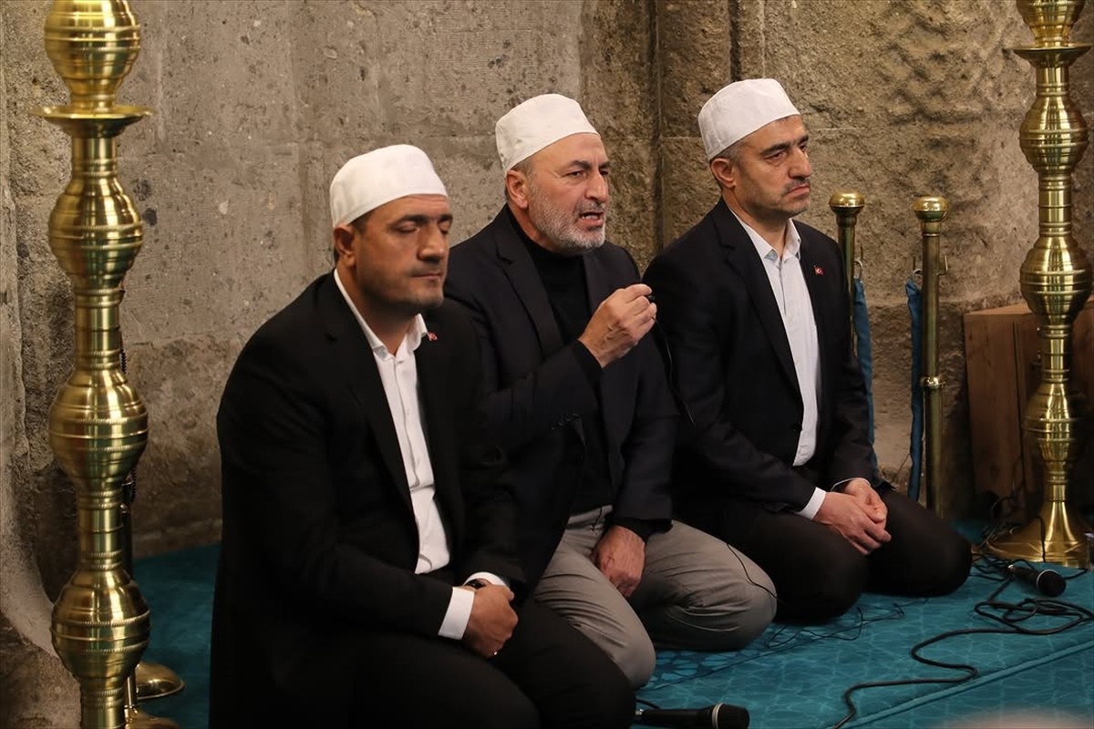 Erzurum'da, Türk Polis Teşkilatının 180. kuruluş yıl dönümü nedeniyle şehitler için tarihi Ulu...