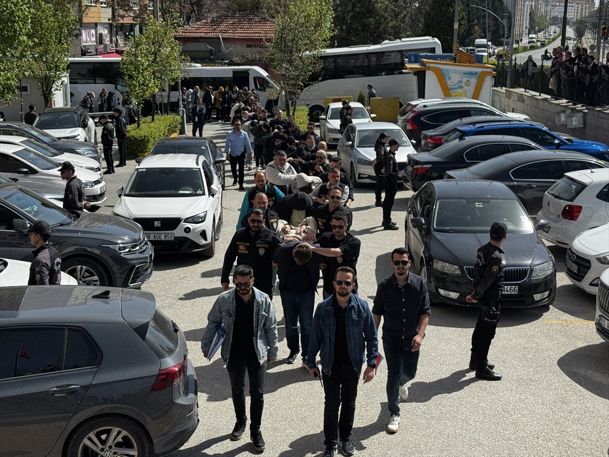 Eskişehir merkezli 24 ilde, dijital yayın platformlarına üyelik işlemleri gerçekleştirme...