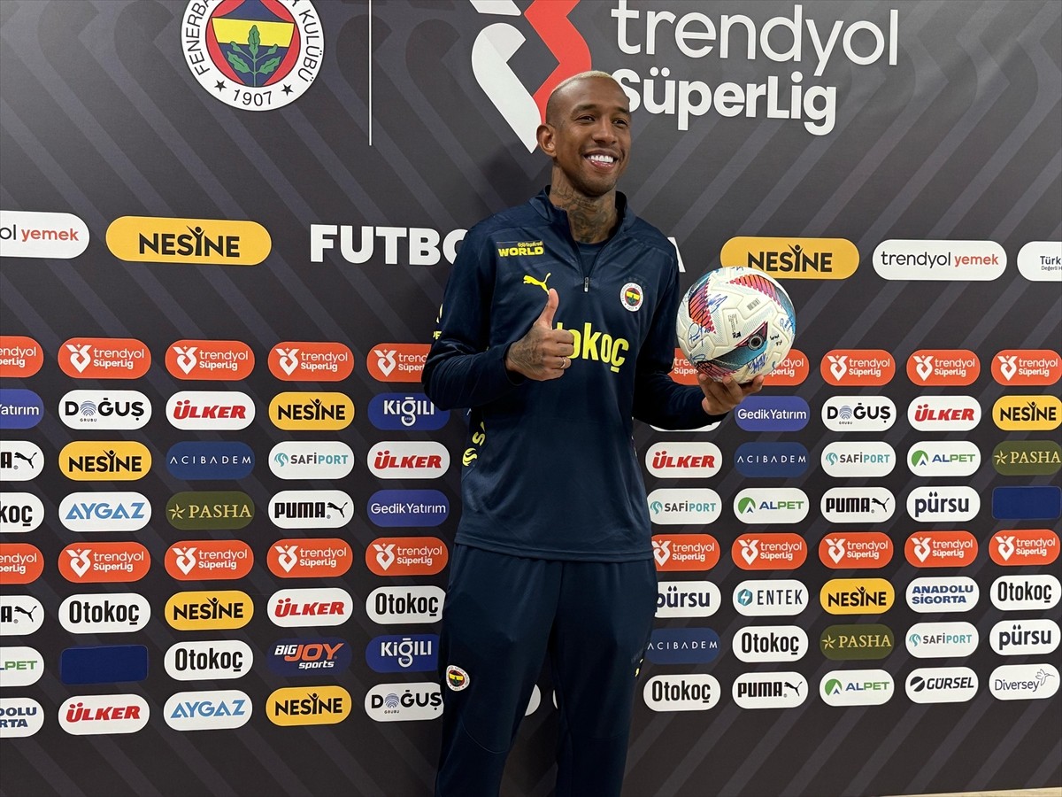 Fenerbahçe'nin Trendyol Süper Lig'in 30. haftasında Trabzonspor'u 4-1 yendiği maçta 3 gol atarak...